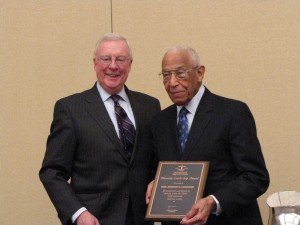 President John O'Brien present Judge George Leighton with the ISBA's first Diversity Leadership Award.